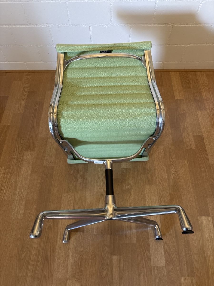Vitra Sedie: Vita Eames Alu Chair hellgrün  – Usato da Basel venduto da magnummarine 6