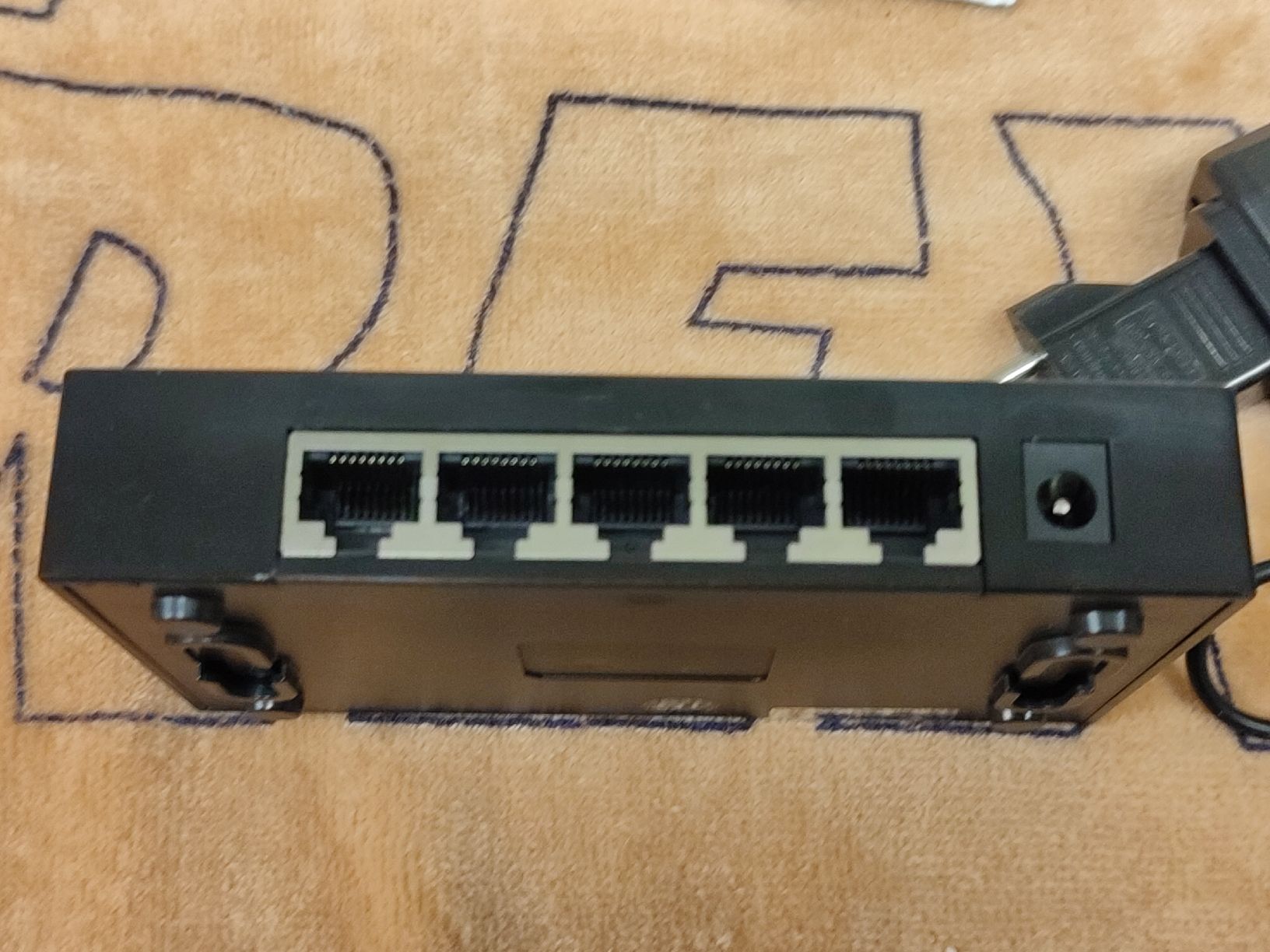 Hub & Switch: 5 Port Fast Eternet Switch – Nuovo (secondo la descrizione) da Utzenstorf venduto da Igelfamilie 3