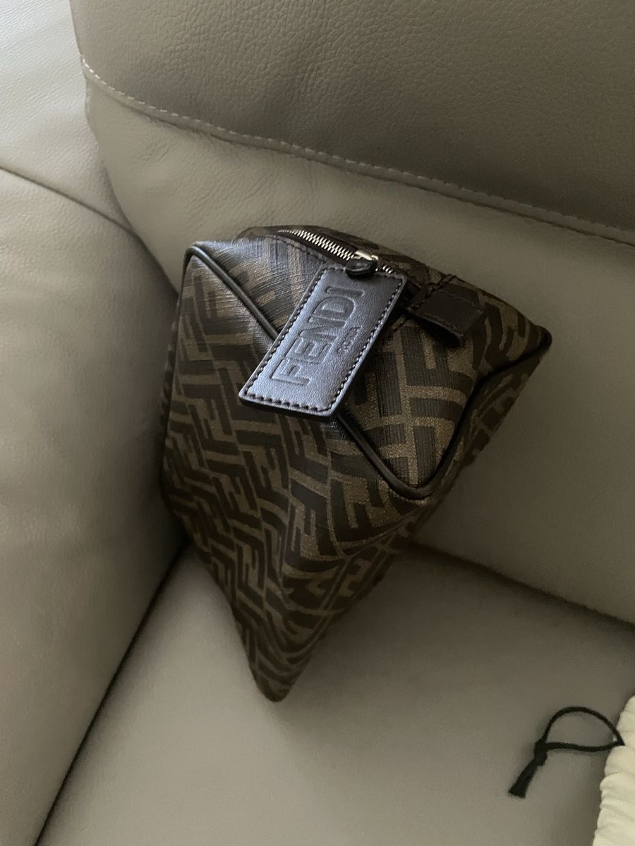 Borse: Fendi Cosmetic Bag FF Monogram Brown pouch new – Nuovo e nell'imballaggio originale da Dietikon venduto da val_7c5x 7