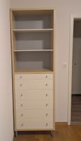 Hohes, schmales Regal mit 6 Schubladen