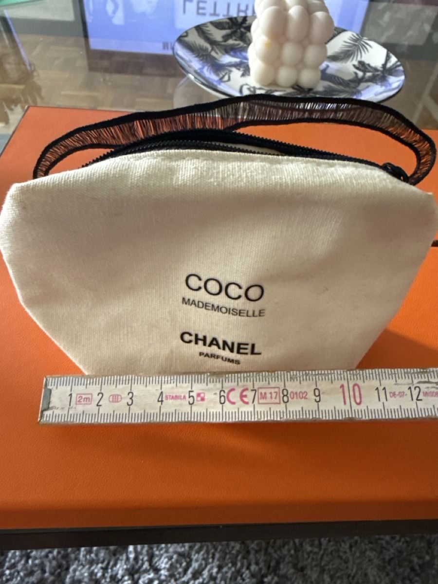 Chanel Altro in  Abbigliamento & Accessori: Chanel mini trousse  – Nuovo (secondo la descrizione) da Lausanne venduto da Tounitz