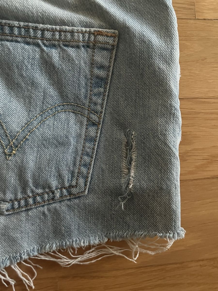 Levi's Pantalons: Levi's Shorts Grösse 27 – D'occasion à Frauenfeld par heyLani 2