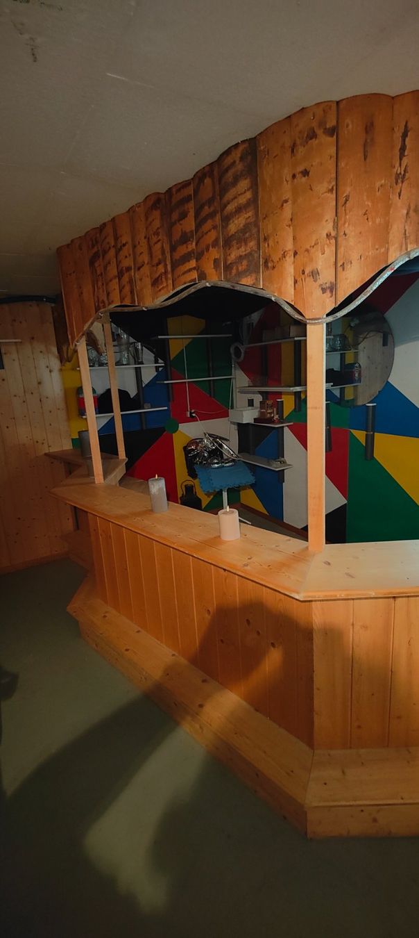 Ladenausstattungen & Messebau: Bartheke aus Holz – Gebraucht aus Langnau b. Reiden von Chuba57 2