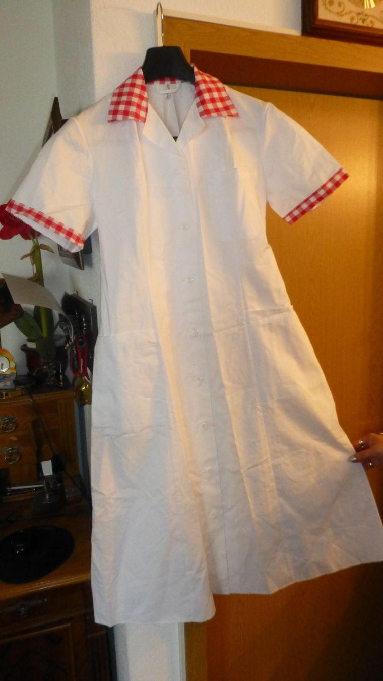 Robes: NEU DAMEN ARBEITSKLEID GR 40. .. – Neuf avec emballage d'origine à Burgdorf par may52 1
