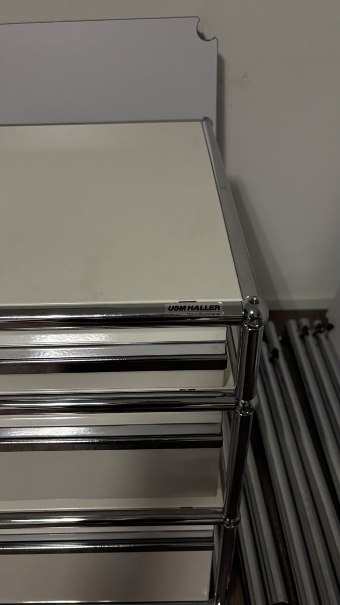 USM Banconi: USM Haller Rollcontainer Weiss – Usato da Etziken venduto da yve_9tfq 1