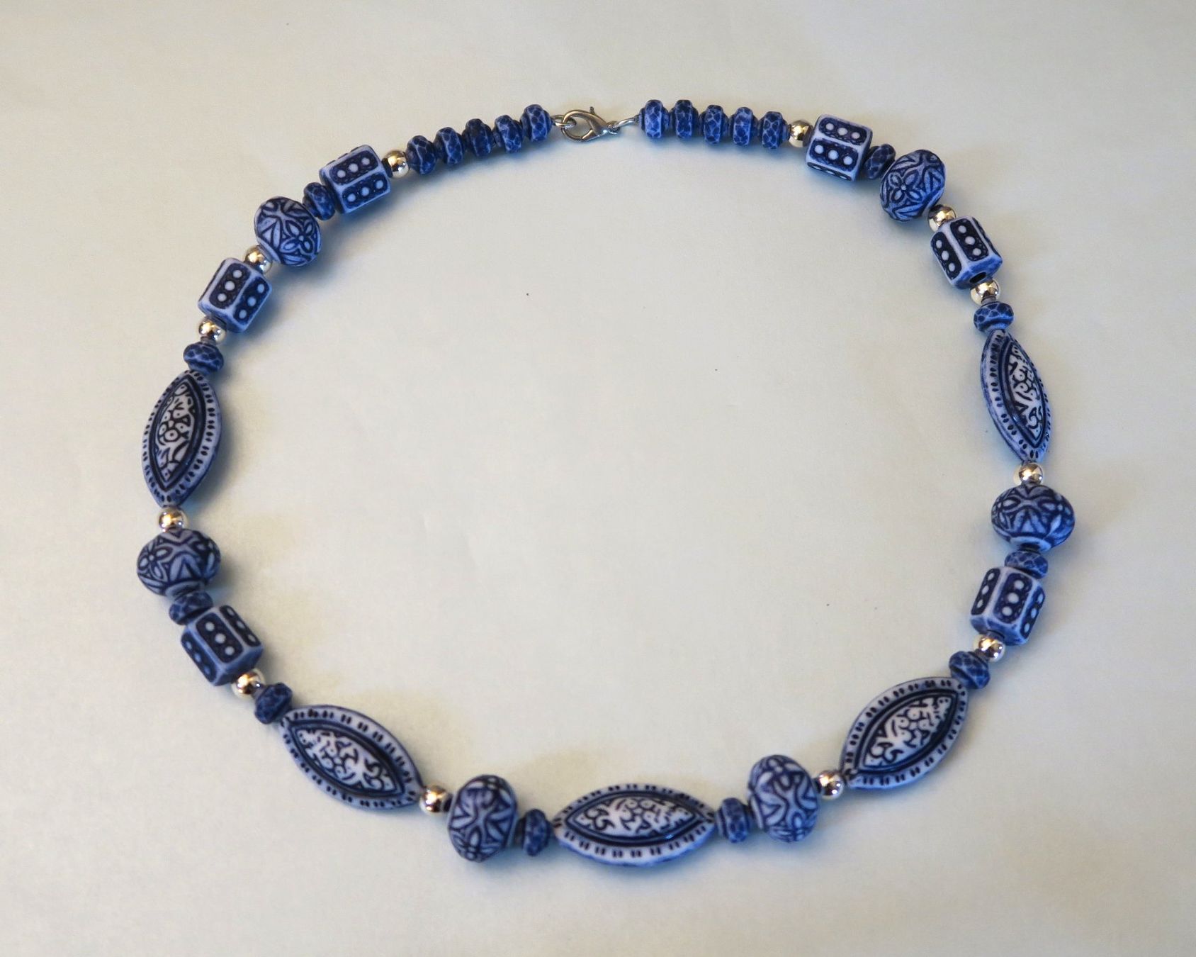 Catenine: Halskette, blau-weiss – Usato da Brittnau venduto da marlenestone 2