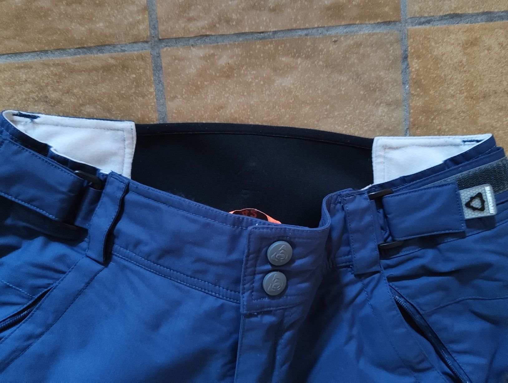 Lotti di vestiti: Ski-Jacke und -Hosen – Usato da Windisch venduto da grey_forrest 3
