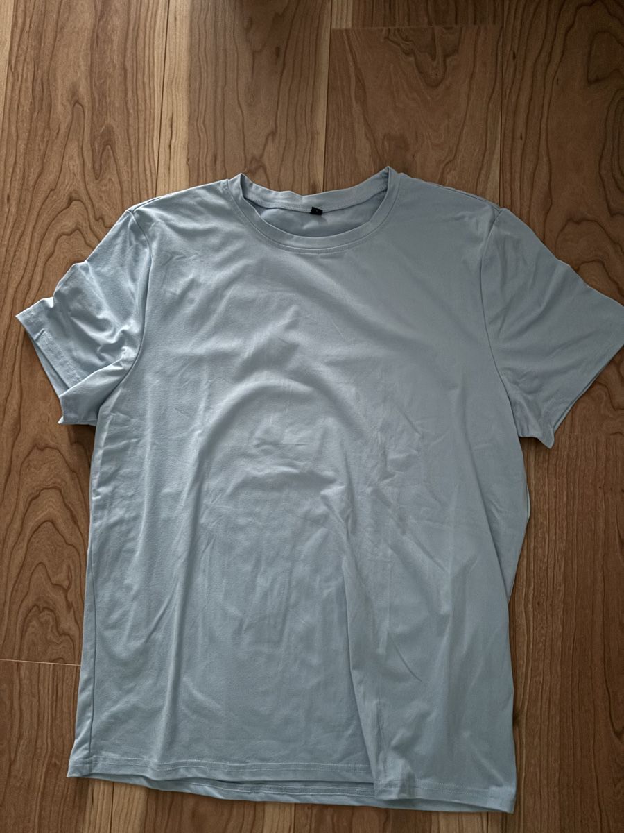 T-shirt: T-Shirt – Nuovo (secondo la descrizione) da Dübendorf venduto da dor_2yvd