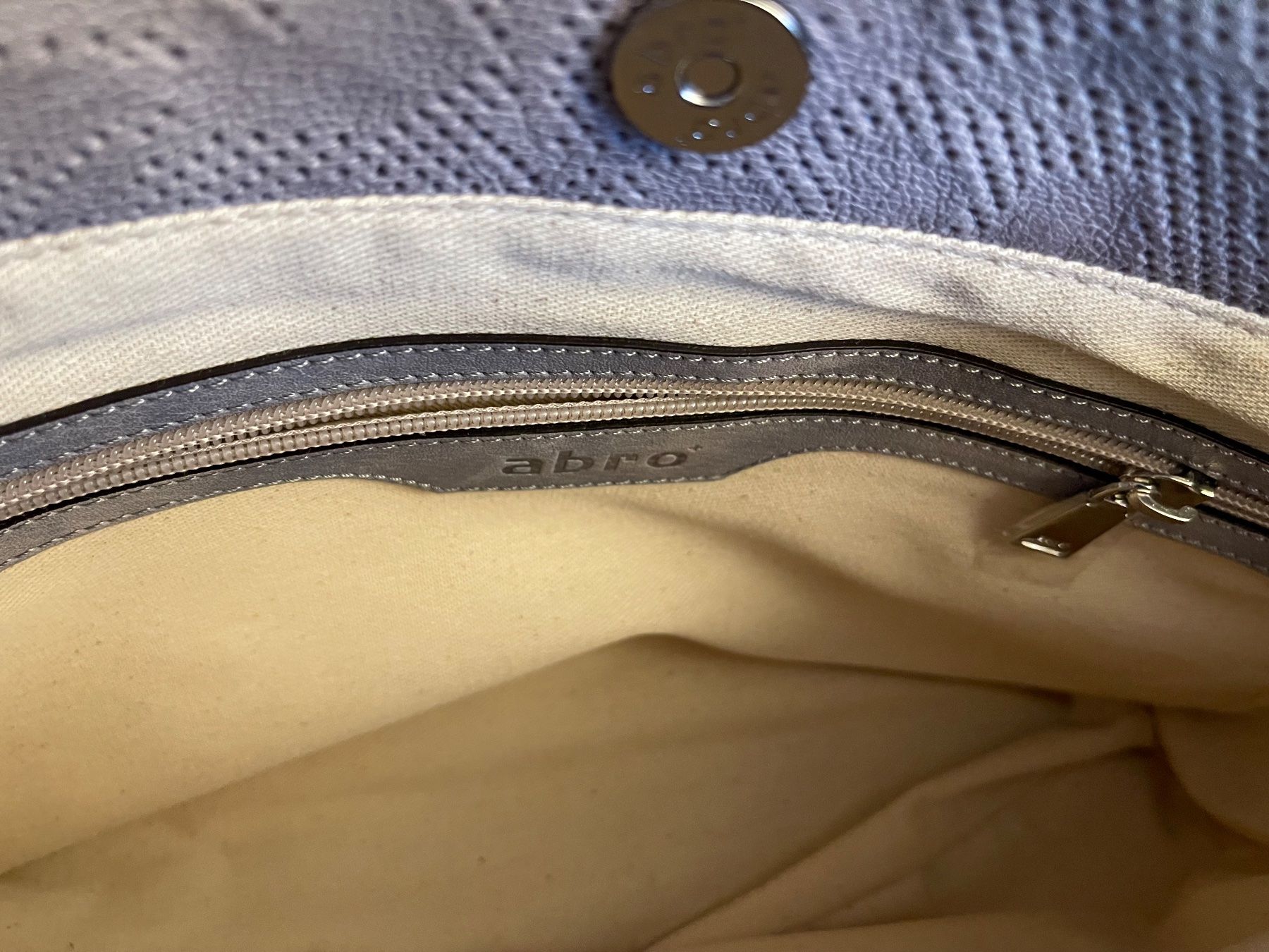 Abro Borse da donna: ABRO Handtasche, hellgraues, gelochtes Leder – Usato da Meggen venduto da tulipe21 3