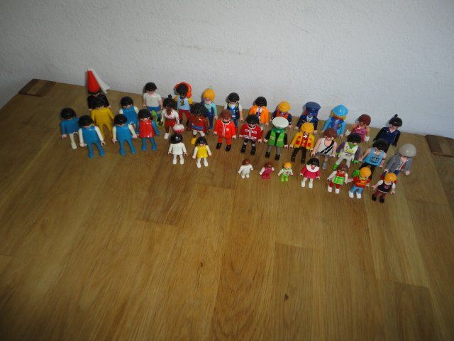 Playmobil Giocattoli: PLAYMOBIL FIGUREN 36 X – Usato da Teufen AR venduto da Donschabl