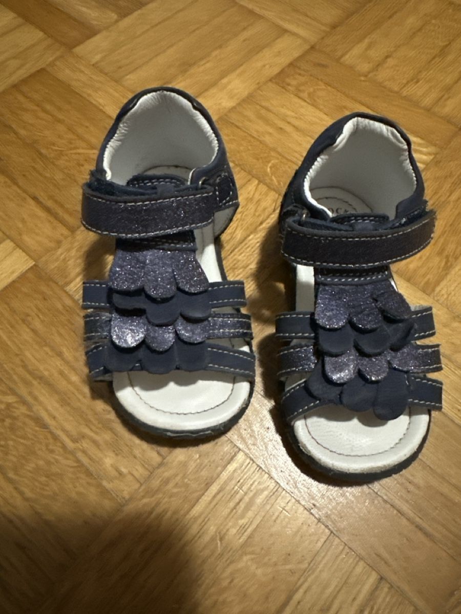Scarpe per ragazze: Mädchen Sandalen Grösse 21 – Usato da Männedorf venduto da kek_n8pr