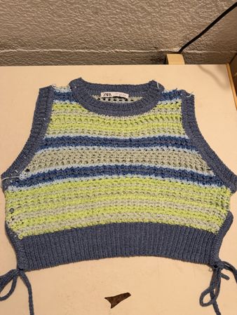 Zara Stricktop gestreift blau grün Grösse M kurz geschnitten