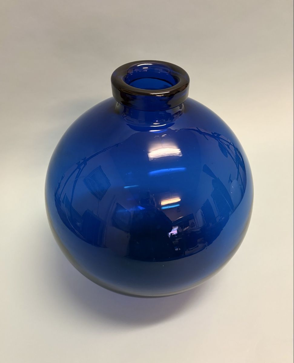 Vasi & Recipienti: Blaue Vintage Kugelvase aus Glas – Usato da Zürich venduto da timeless.tones