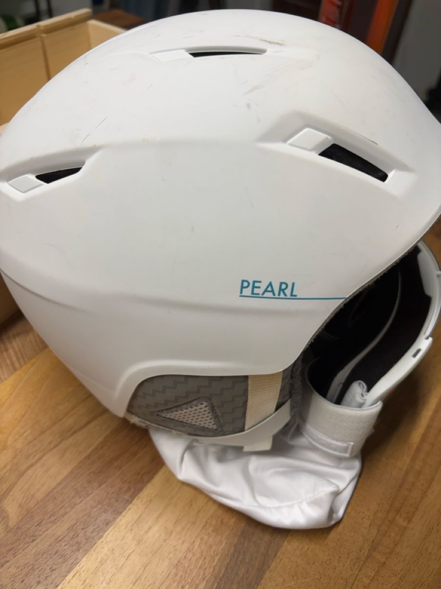Salomon Caschi: Salmon Ski helmet + goggles – Usato da Zürich venduto da kam_ysh2 1