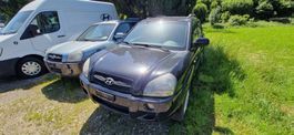 2 Hyundai Tucson 2.0 CRDI 4WD