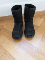 Black Uggs size 36