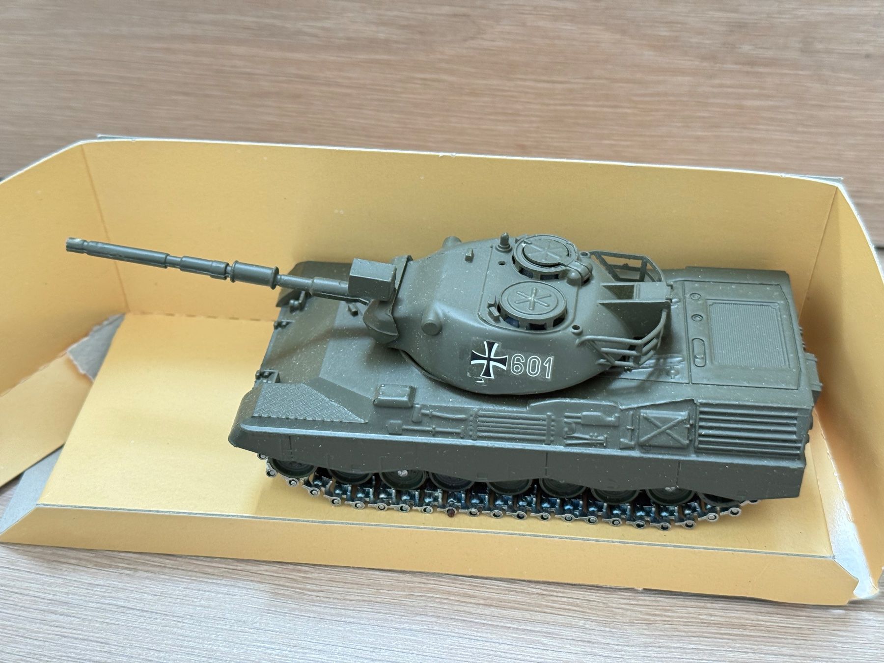 Kit di modellismo & Modellini statici: Char Léopard - Solido N°6055 dans sa boîte – Usato da Denges venduto da peumens