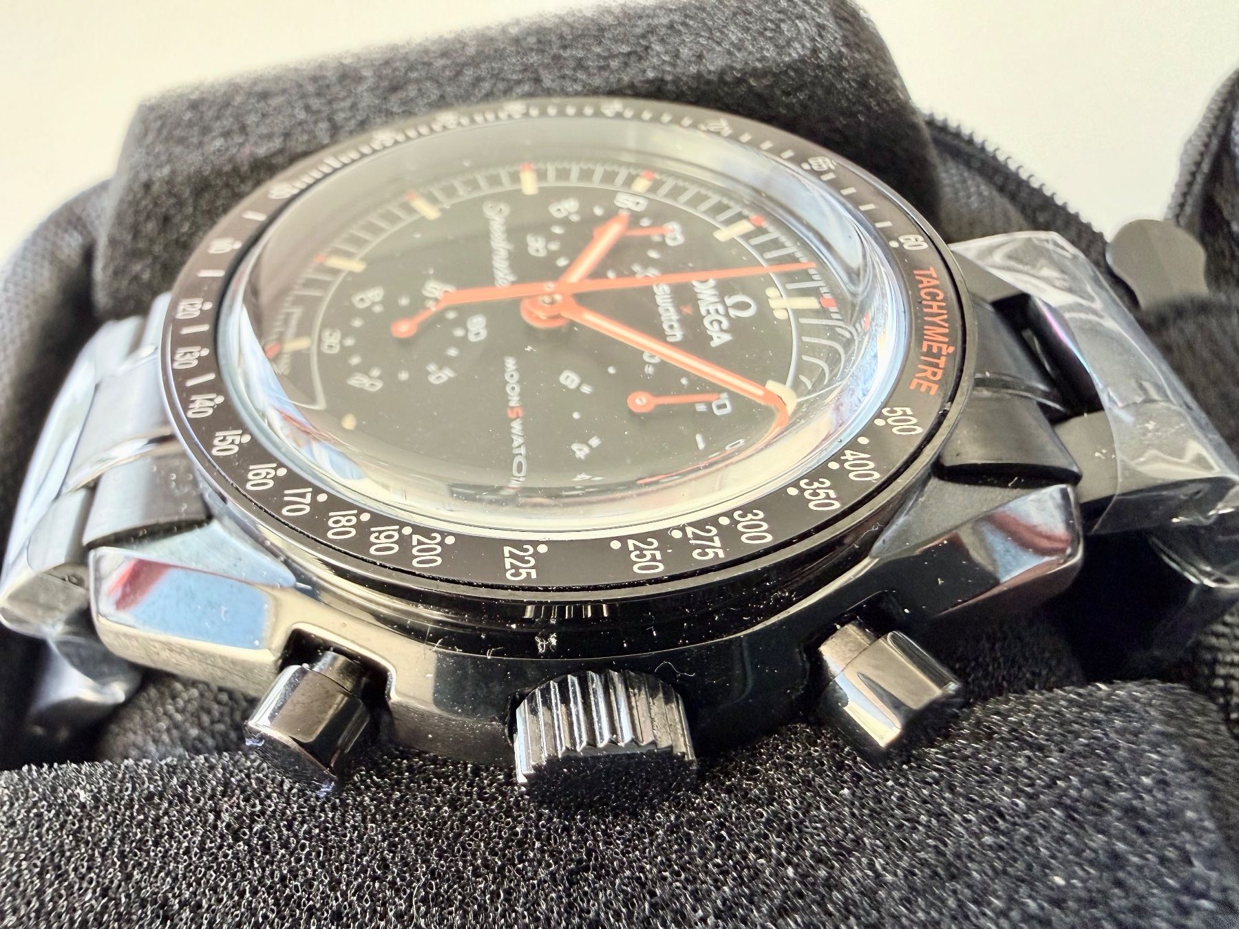 Swatch Orologi: Unique customised Moonswatch Lava, black PVD, black bezel – Nuovo (secondo la descrizione) da Le Mont-sur-Lausanne venduto da LycaGallery 2