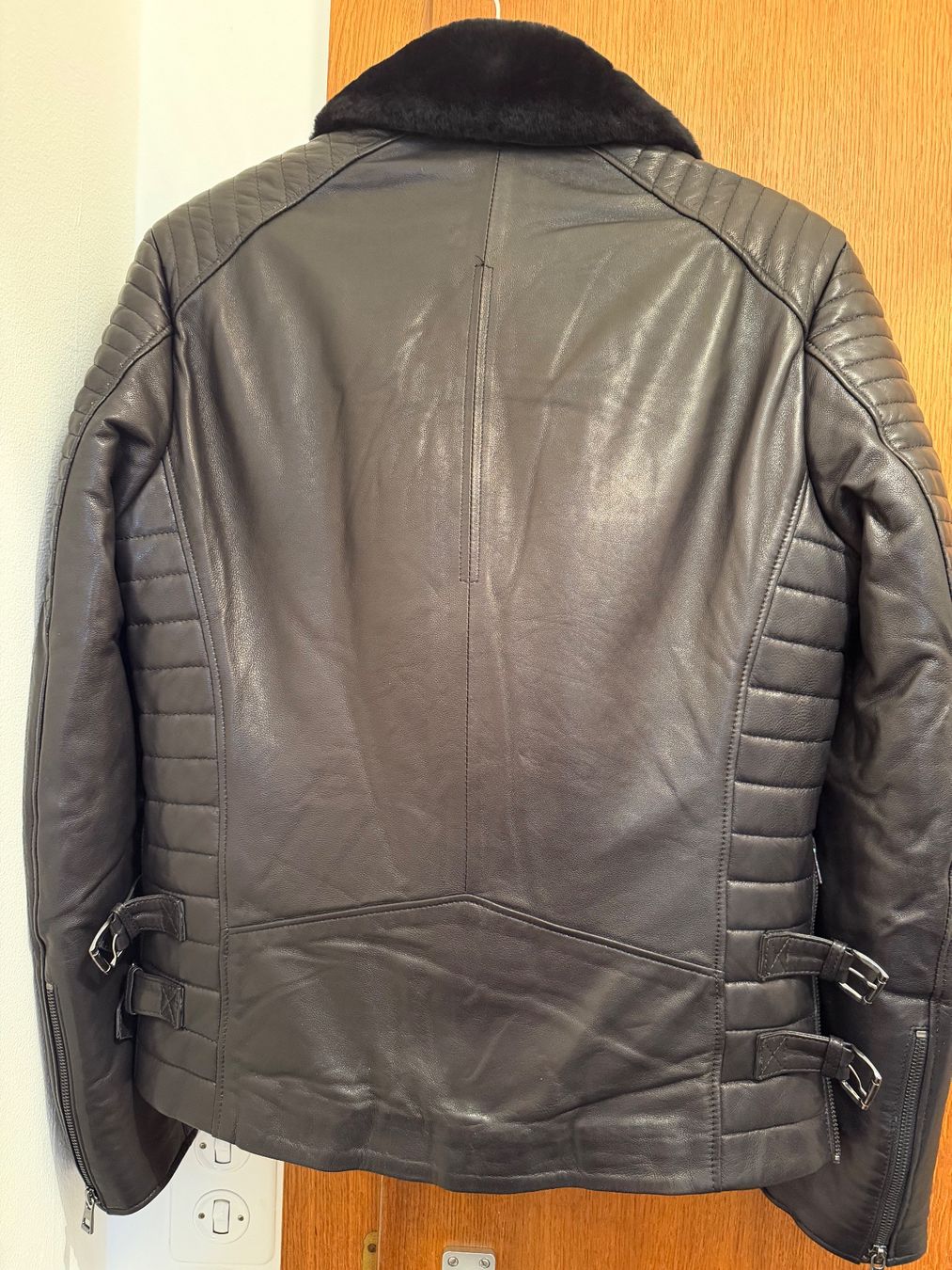 Giacche: Blouson cuir véritable et fourrure – Nuovo e nell'imballaggio originale da Genève venduto da giu_68ps 1