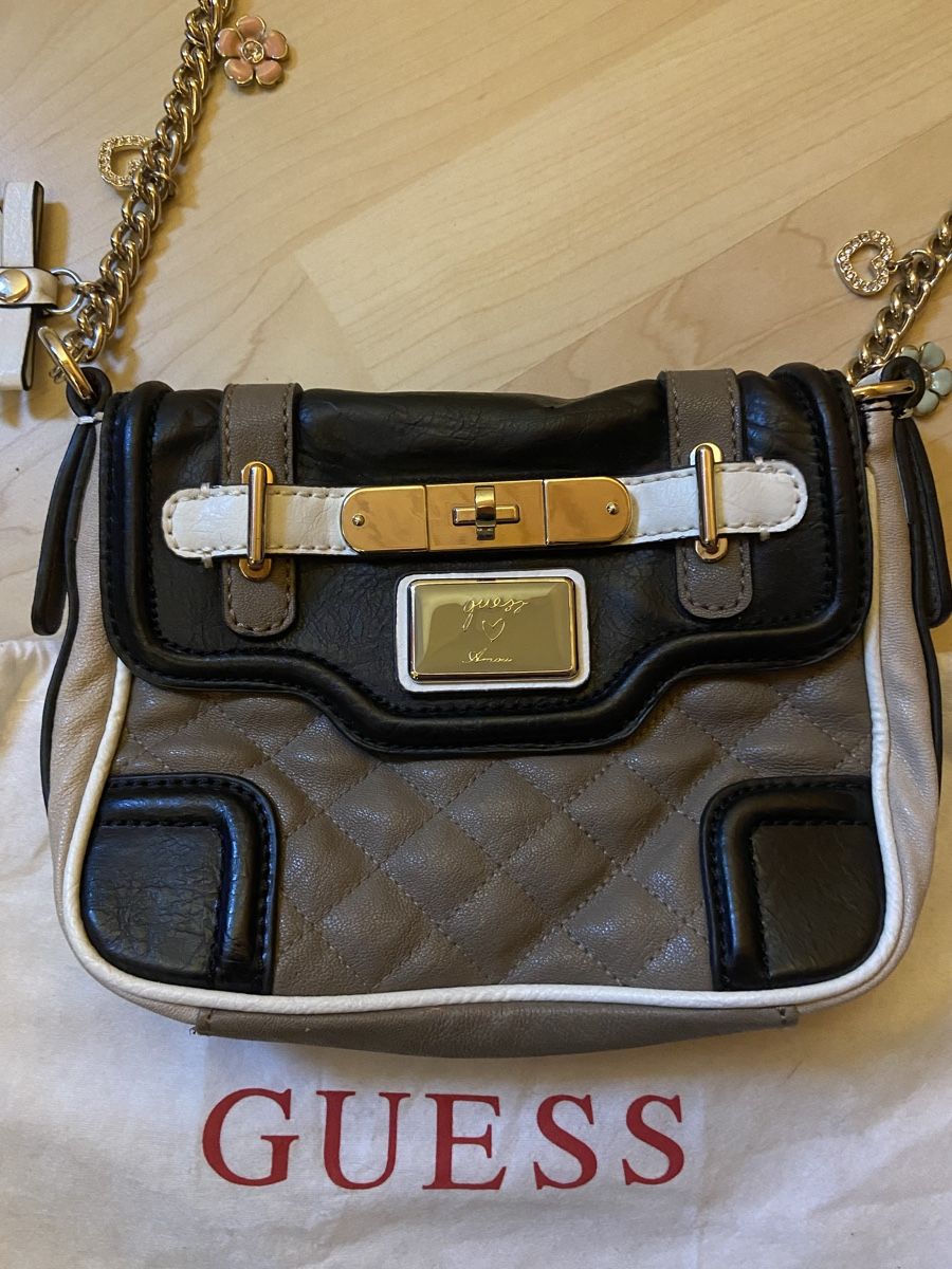 Guess Borse da donna: Guess Umhängtasche – Usato da Birmenstorf AG venduto da SlinaPaolo 1
