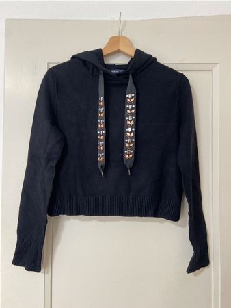 Schwarzer Hoodie von Zara mit Schmuckbänder in Gr. M