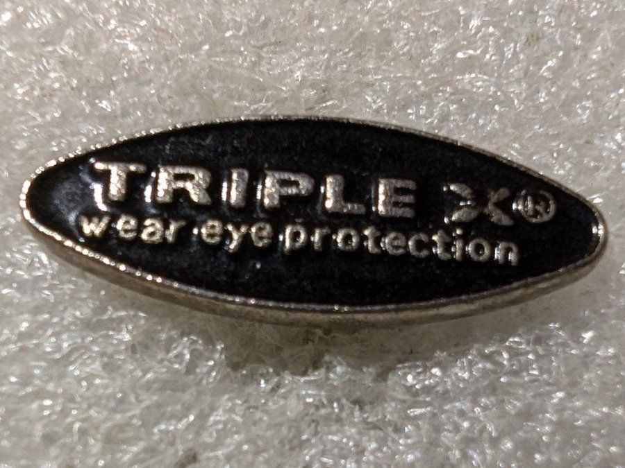 Placchette & Badge: Ansteckpin 202: Triple – Usato da Oppligen venduto da Pin-Fall-Shop