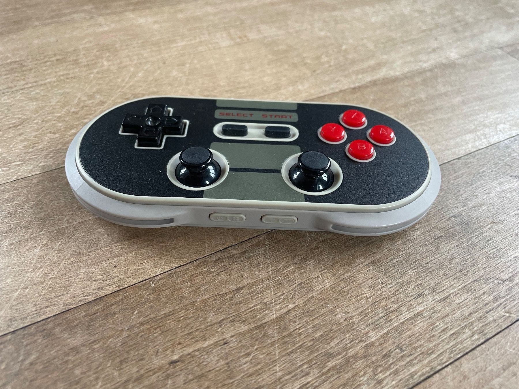 8BitDO Controller: 8BitDo NES30 Pro Game Controller – Gebraucht aus Port von  1