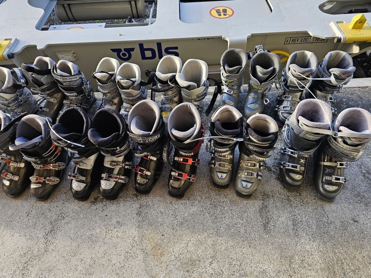 Sci: Skischuhe gebraucht 60 Paar 290.- – Usato da Interlaken venduto da Skandalpreis 2