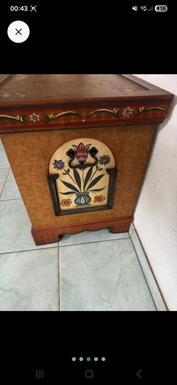 Coffres: Antike Holz-Truhe mit Handbemalung – D'occasion à Winterthur par _lxeah 2