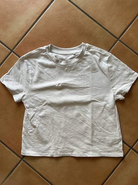 T-Shirts: Damen Cropped T-Shirts Set – Gebraucht aus Hitzkirch von mar_6xlt 1
