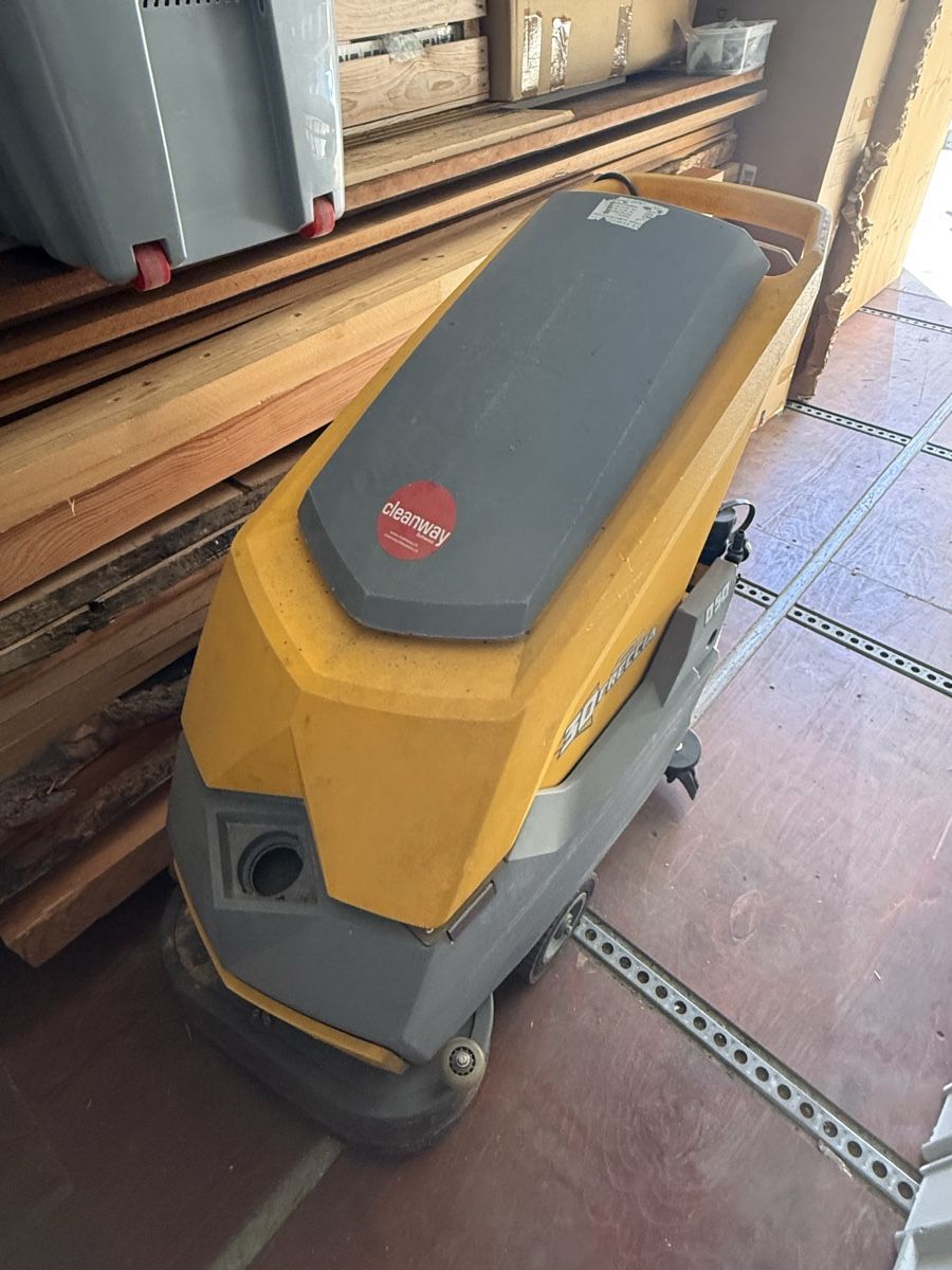 Tutte le macchine: Scheuerputzmaschine – Difettoso da St. Margrethen SG venduto da hun_7kc9