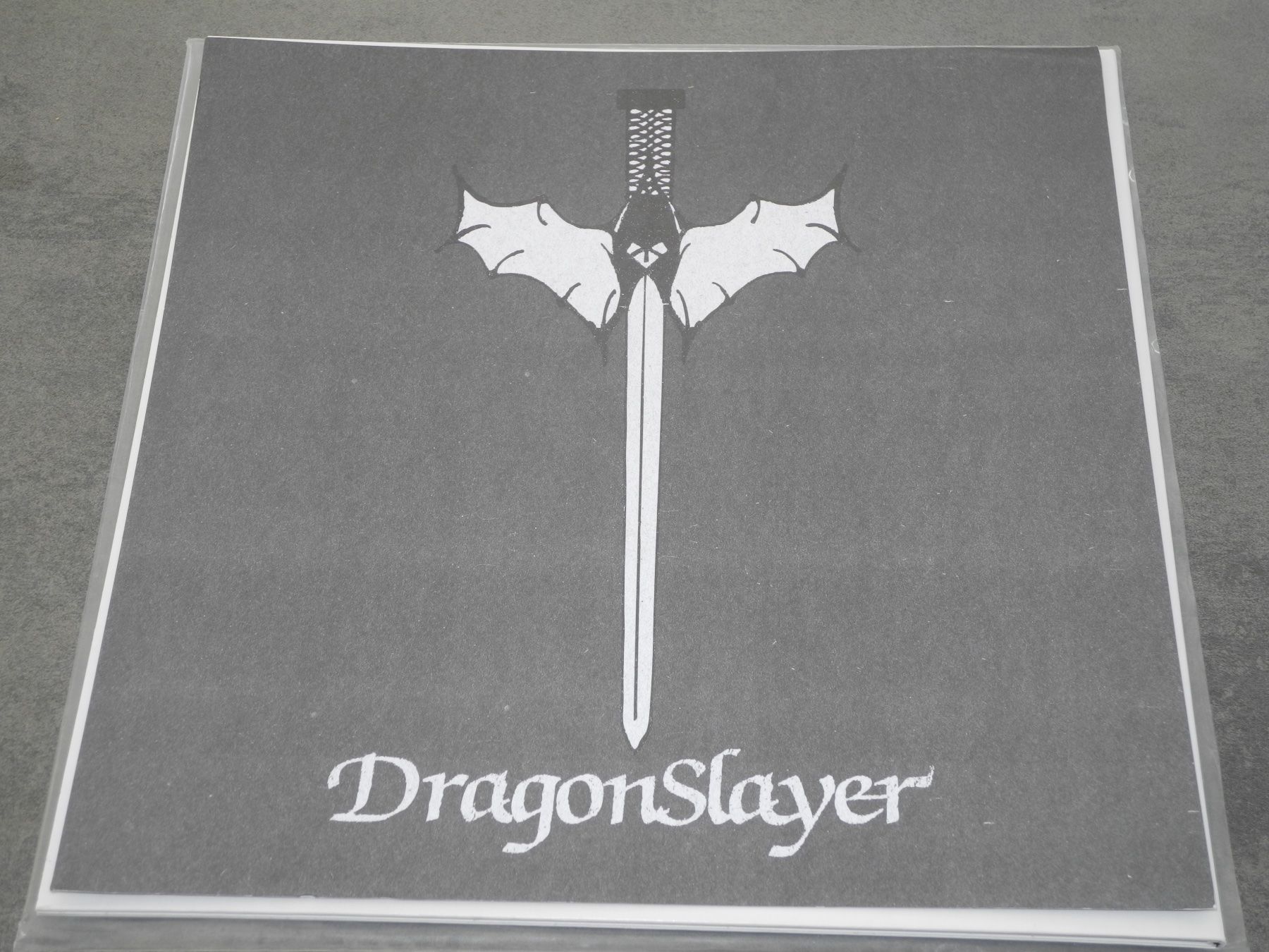 Dischi in vinile: DRAGONSLAYER - DRAGON DRUMS - 2 LPs – Nuovo (secondo la descrizione) da Fahrwangen venduto da Swirl2 4
