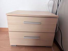 Elegante Kommode aus Holz