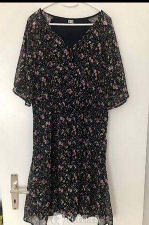 Kleid / Blumenkleid Gr 40