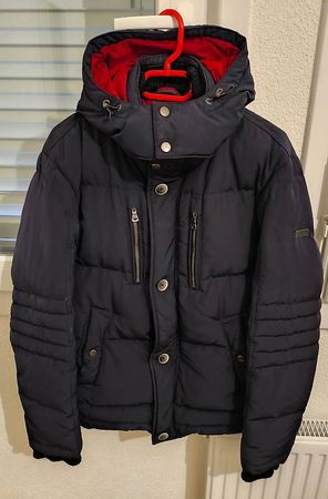 Verkaufe eine BOSS Hugo Boss Daunenjacke mit echter Daune.