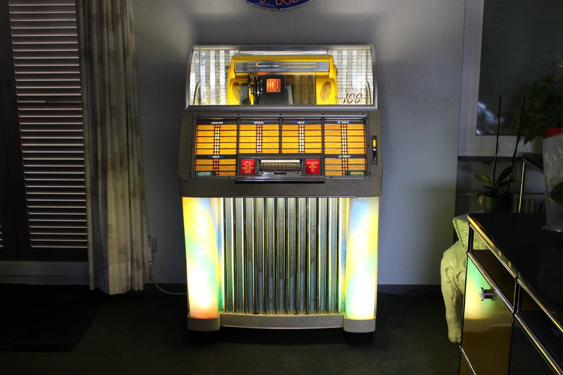 Seeburg Jukebox: Seeburg M100C Musikbox Jukebox – Usato da Worben venduto da Juno48