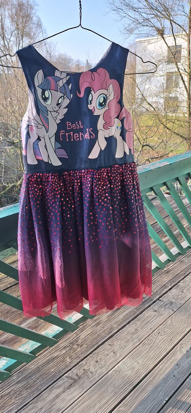 H&M Vestiti & Gonne: Mädchen Kleid 👗 140 – Usato da Othmarsingen venduto da Dijana1985