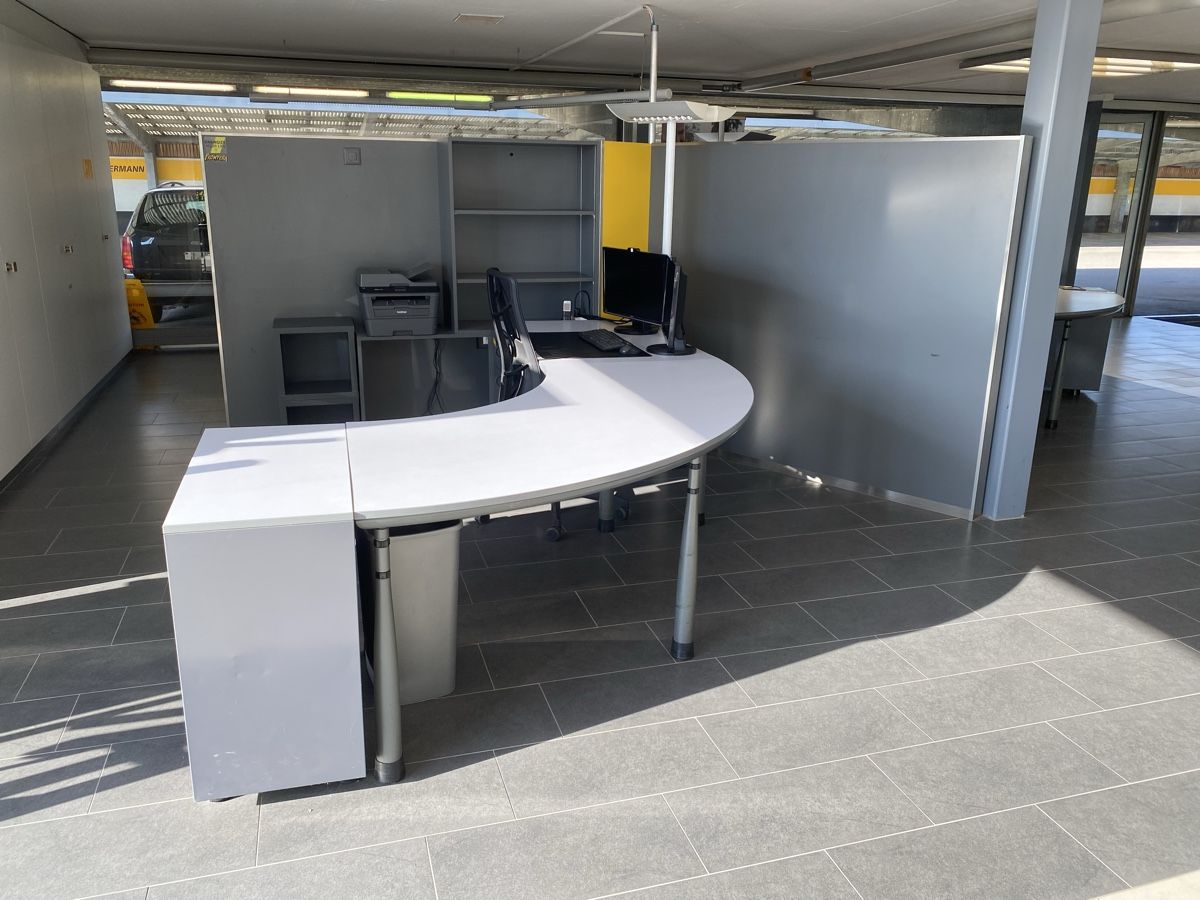 Lista Bureaux: Büro mit 3 Arbeitsplätzen – D'occasion à Hägglingen par Karin0802