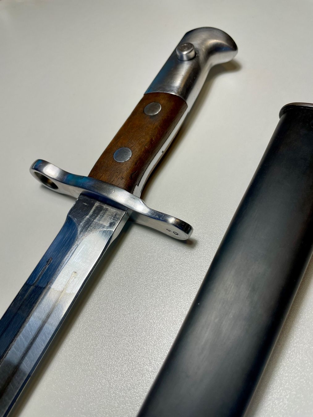 Schweizer Armee Ausrüstung & Ersatzteile: Bajonett Mod.18 Nr.859738 – Gebraucht aus Lupfig von