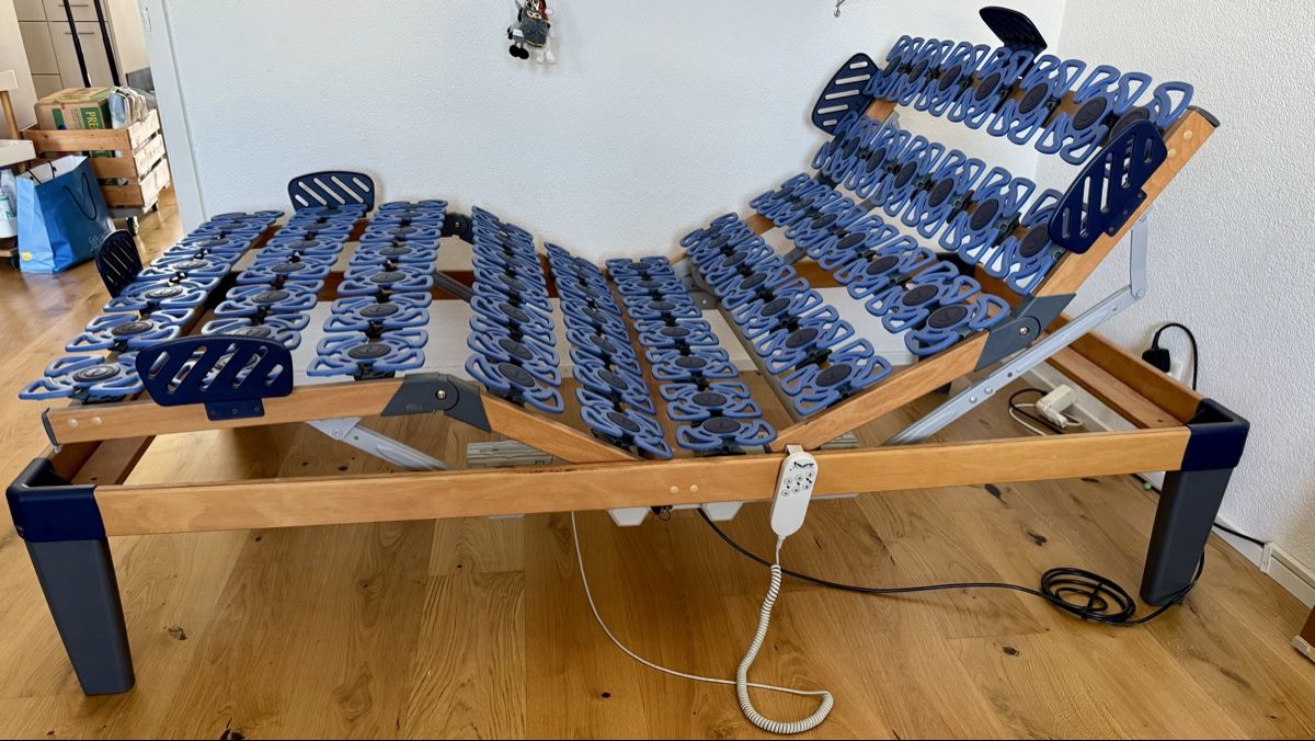 Betten: Bett elektrisch mit Tellerlattenrost – Gebraucht aus Moosseedorf von prewue 2