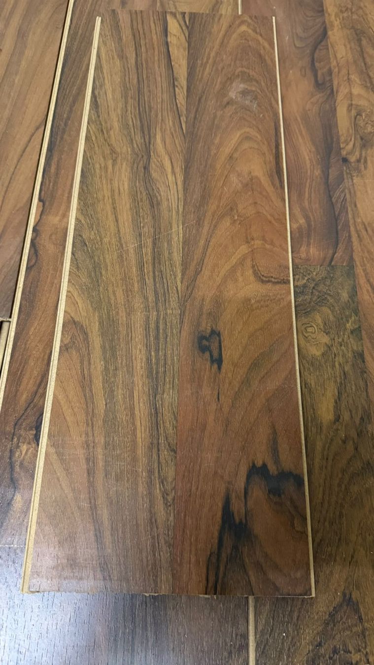 Bodenbeläge: Laminat Nussbaum – Gebraucht aus Sulgen von Kreuwin 4
