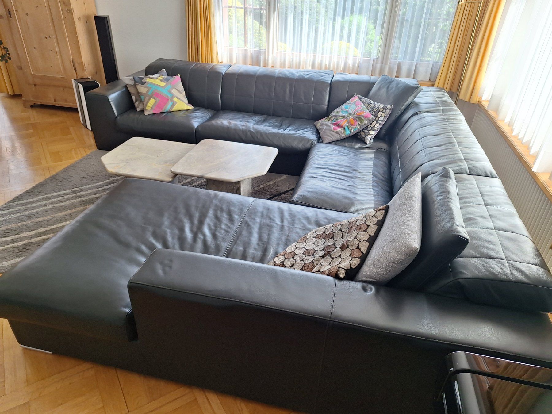 Divani: Schwarzes Ledersofa gebraucht – Usato da Chur venduto da Spacecat 2