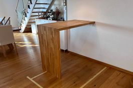 Bar aus Massivholz (Eiche, geölt)