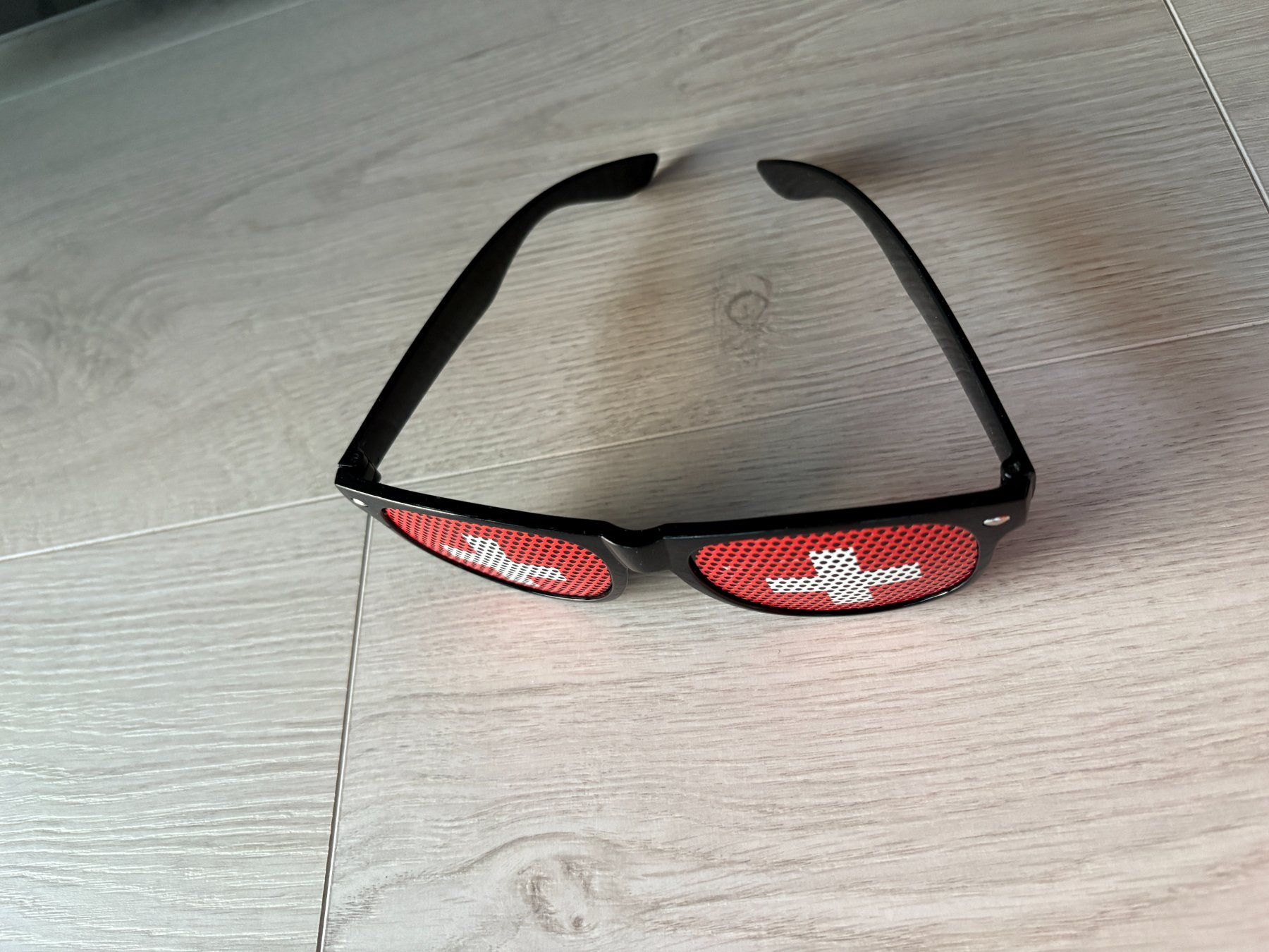 Occhiali & Lenti: WM Sonnenbrille Schweiz – Nuovo (secondo la descrizione) da Mühleberg venduto da cupra80 1