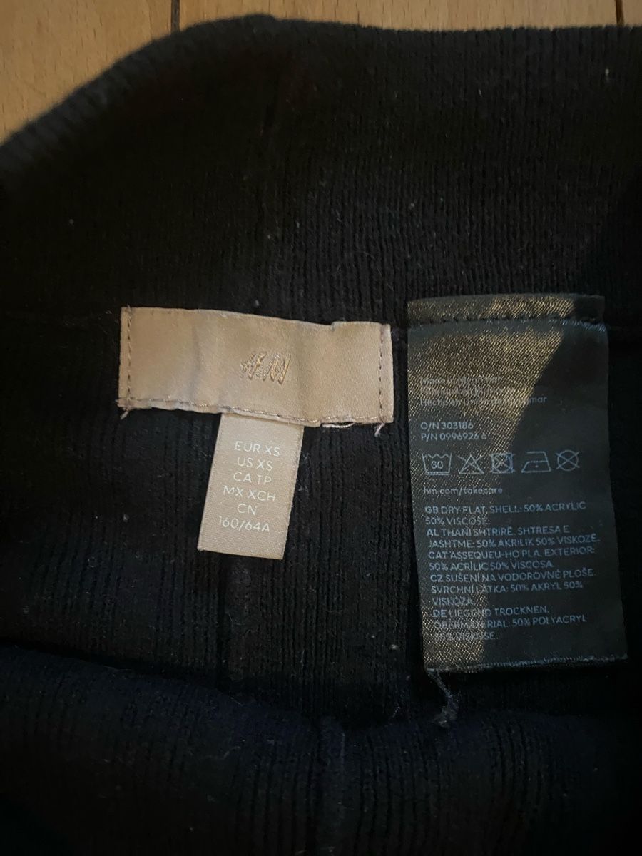 H&M Pantaloni: Schwarze gerippte H&M Stoffhose Gr. XS – Usato da Luzern venduto da nee_zjh6 2