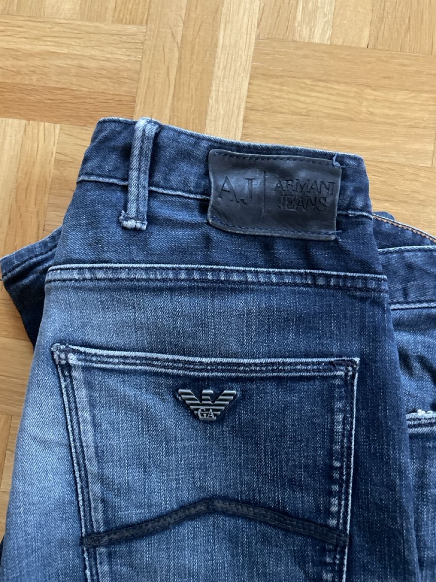 Armani Jeans: Armani Jeans 30 – Usato da Winterthur venduto da tab_fp6s 4