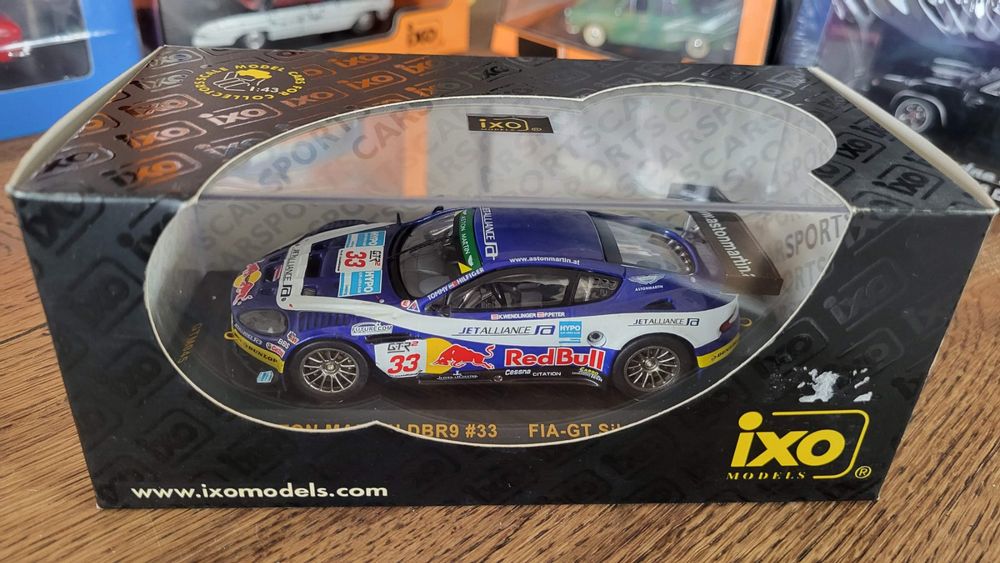 Diecast model cars Aston Martin DBR9 1/18 Autoart no.009 gulf 24h le