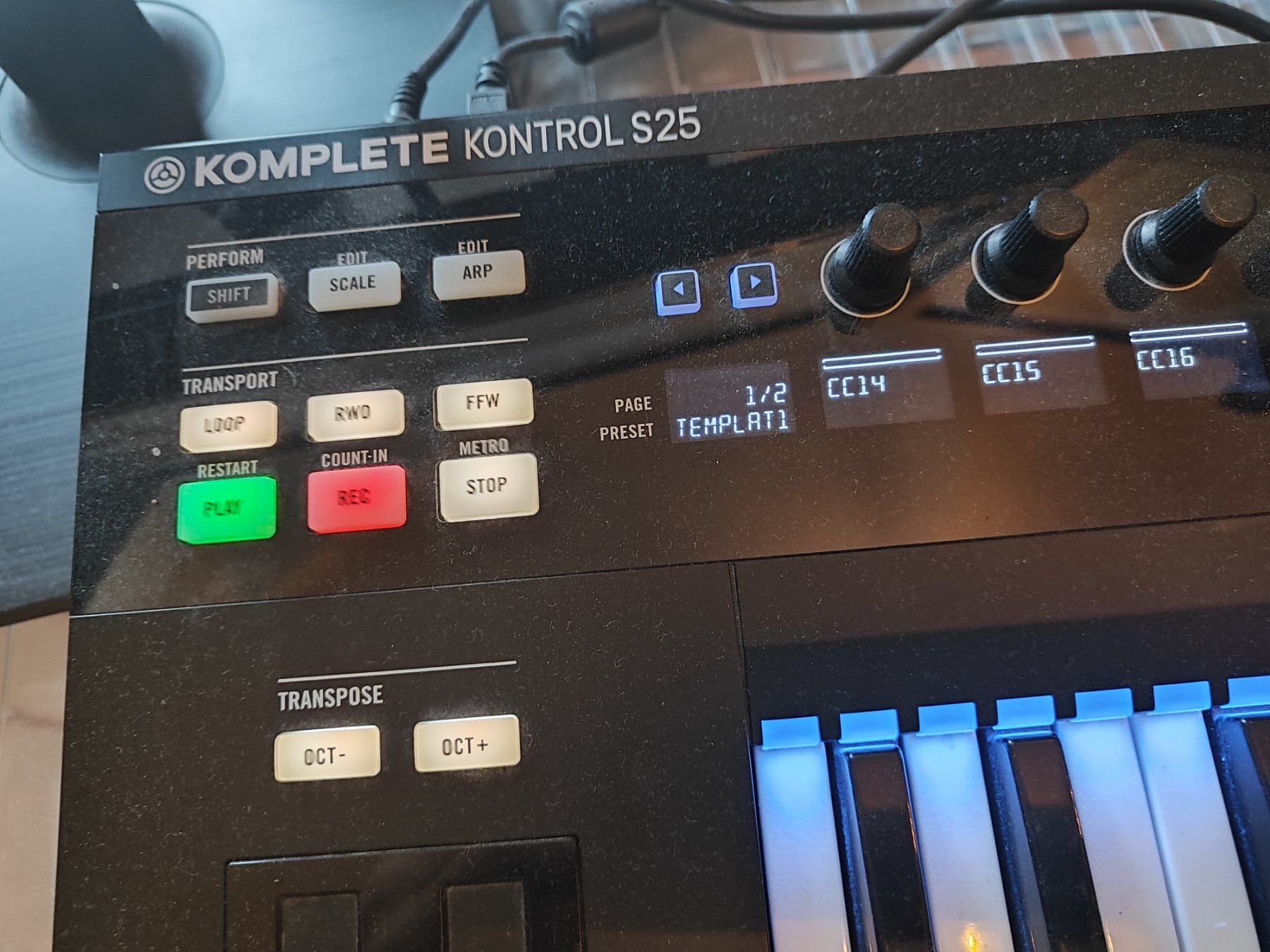 Native Instruments Musikinstrumente: NI Komplete Kontrol S25 Midi Controller Keyboard NKS – Gebraucht aus Bern von Swt0 1