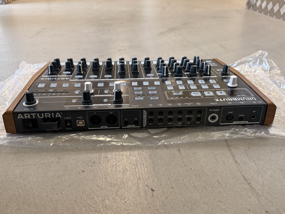 Arturia Musikinstrumente: Arturia DrumBrute Analog Drum Machine – Neu (gemäss Beschreibung) aus Reinach BL von AninaFinds 2
