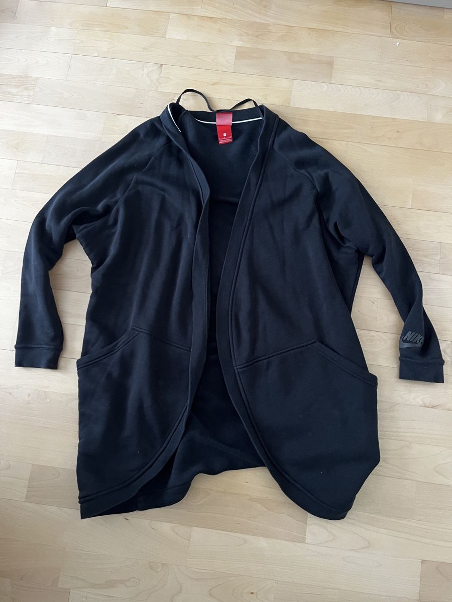 Nike Maglioni & Felpe: Nike Damen jerseyjacke, schwarz, Gr. S  – Usato da Strengelbach venduto da rotondini